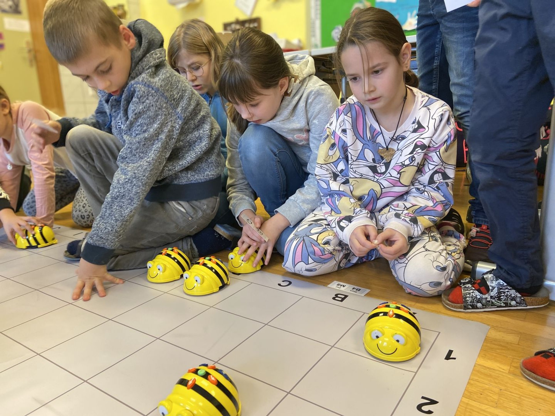 Scratch JR, Lego Wedo und Beebots